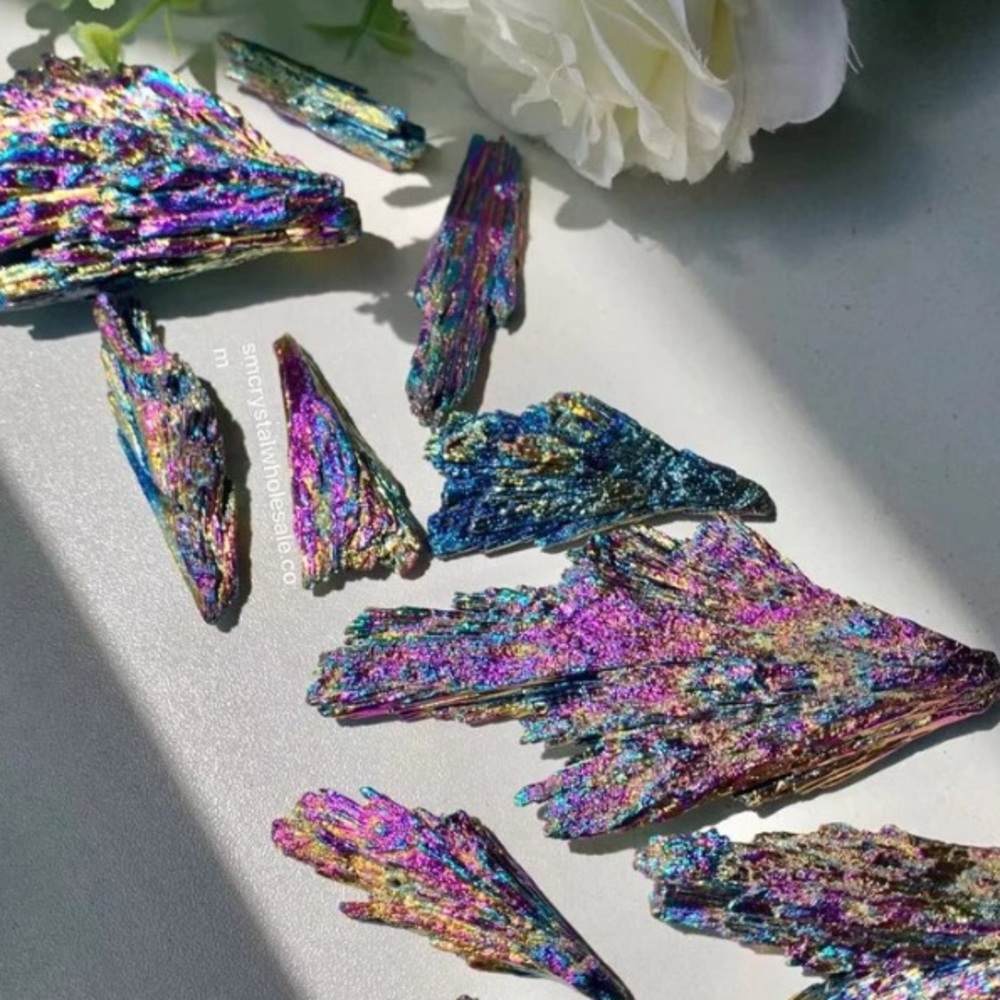 Aura kyanite